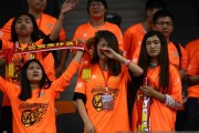 东莞愁云：八冠王主场梦碎，女球迷泪洒赛场