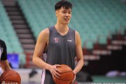 辽篮赛前备战欢乐多，郭艾伦搞怪耍宝成“开心果”