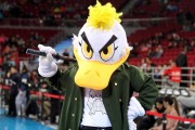 老炮儿鸭震五棵松 方硕张庆鹏接棒挺起首钢