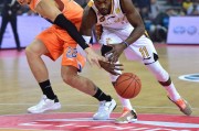 CBA激战夜：汾酒vs大鲨鱼空中博弈，东北虎金强内线角力，广厦北控上演灵动一击