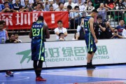 那一夜，那双鞋：回看易建联“扔鞋门”背后的规则与挣扎