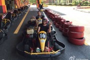 西热力江与爱妻甜蜜出游 骑大象吃海鲜羡煞旁人