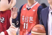 차은우, 농구장을 수놓은 아이돌의 특별한 시구