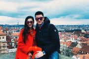 休闲时光的甜蜜定格：篮球明星蔡亮与未婚妻的幸福求婚记