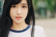 神似周慧敏的清纯女球迷 一抹笑容唤醒青春记忆