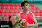 齐鲁之星闪耀塞上：丁彦雨航携“洗剪吹”新发型率山东男篮全运会预赛出征