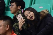 寒冬里的暖流：辽宁男篮主场惊现浪漫求婚，情侣球迷成为赛场主角