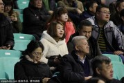 寒冬貂绒助威，辽宁本溪主场球迷彰显豪迈真情