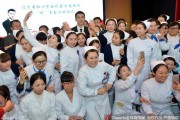 杨鸣爱心闪耀红十会，探访病房温情暖人心