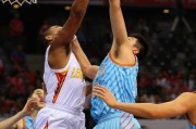 深圳内线巨兽空砍五十五分 新疆众将下起三分雨客场破敌