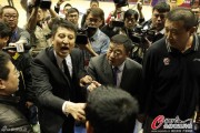 裁判哨声下的CBA江湖：血性、争议与那些无法被忘记的瞬间