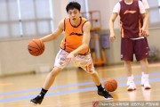 寒冬腊月挥汗如雨，易建联率广东宏远全神贯注冲刺常规赛