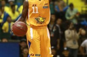 NBL联赛揭幕战狂飙：外援对决引爆蓉城，热情观众共筑篮球盛宴