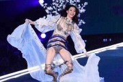 跌倒不败继续前行，他们诠释了体坛勇士的别样风采