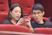 绿茵场边的粉色风暴：那些点燃赛场的美丽身影