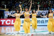 巴蜀寒冬里的篮球圣火 四川啦啦队热舞点燃京城德比战