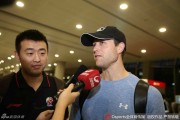 “寂寞大神”驾到：弗雷戴特携迷人微笑空降上海，新赛季誓言重塑大鲨鱼辉煌