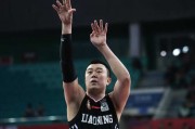 羊城铁骑终结辽篮连胜，季后赛席位之争烽烟四起