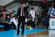京沪女篮季后赛激战，北京队强势夺赛点