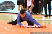 平凡英雄闪耀CBA赛场 擦地哥孟飞与他的篮球追梦之旅