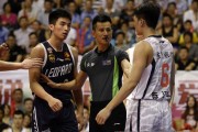 粤深大战剑拔弩张：易建联暴扣李慕豪 杜锋临危不乱