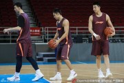光影重温：首钢男篮的备战闲隙与赛场峥嵘