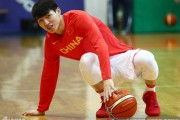 男篮蓝队京沪备战冲刺，易建联领衔全神贯注雕琢投篮