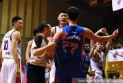 CBA激烈冲突夜：广州大胜天津，赛场火爆瞬间回顾