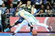 王者传承：易建联与王哲林的内线对话，见证中国男篮脊梁