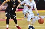 琼斯制霸内线吴迪同台竞技 山西女篮大胜陕西迎赛季转折