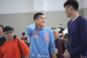 辽篮双星闪耀校园 郭艾伦贺天举南昌引爆篮球热潮