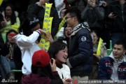 铁汉柔情 四川主场见证真爱时刻 刘炜亲送祝福
