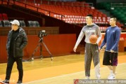 场馆风云与裁判对峙：梳理杨鸣两次赛场外冲突的台前幕后
