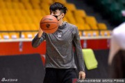 上海男篮迎来生死劫：齐鲁之战虽败，不屈斗志仍存季后赛希望