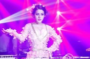 从打碟台到聚光灯下：江苏肯帝亚美女DJ与她的“佟丽娅”神韵