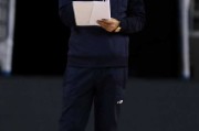 铁血继承者：王治郅督战第十八轮，八一队赛前挥汗备战