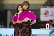刚柔并济惊艳赛场 江苏肯帝亚啦啦队旗袍扇子舞演绎中国风