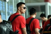 男篮蓝衣战袍集结号响 备战奥运阵中笑声扬