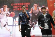 郭艾伦现场飙歌深情告白 杨鸣人气爆棚遭美女球迷“围堵”
