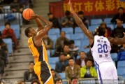CBA那些年：大帝统治防守，胡雪峰老辣，伤病与热血交织的赛季