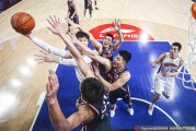 粤沪大战定海神针，周鹏三十一分十二板力擒大鲨鱼