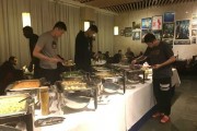 广东男篮上海备战，易建联与球迷温情互动