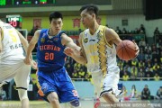 巴蜀铁骑踏破广厦，季后赛首战演惊天狂潮