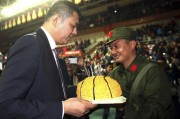 生日夜的遗憾与温情：巩晓彬在青岛球迷祝福中品味篮球人生