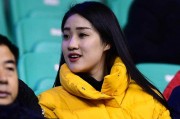 辽宁男篮最美女球迷现场助阵