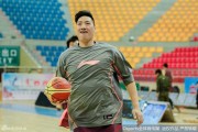 全运会预赛球场上的移动长城与潇洒发型师