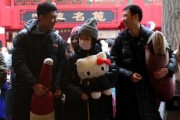 春节邂逅温情：篮球国手常林地坛庙会秀最萌身高差