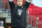 辽篮远征回忆：韩德君擎天巨掌定乾坤，双子星笑容照亮争冠之路