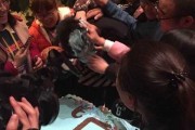 蓝海深情：郭艾伦输球夜，球迷蛋糕“袭击”暖透心扉