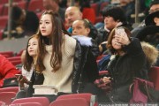京城双星背后的温柔目光：翟晓川与方硕女友场边助阵，共谱首钢经典一战